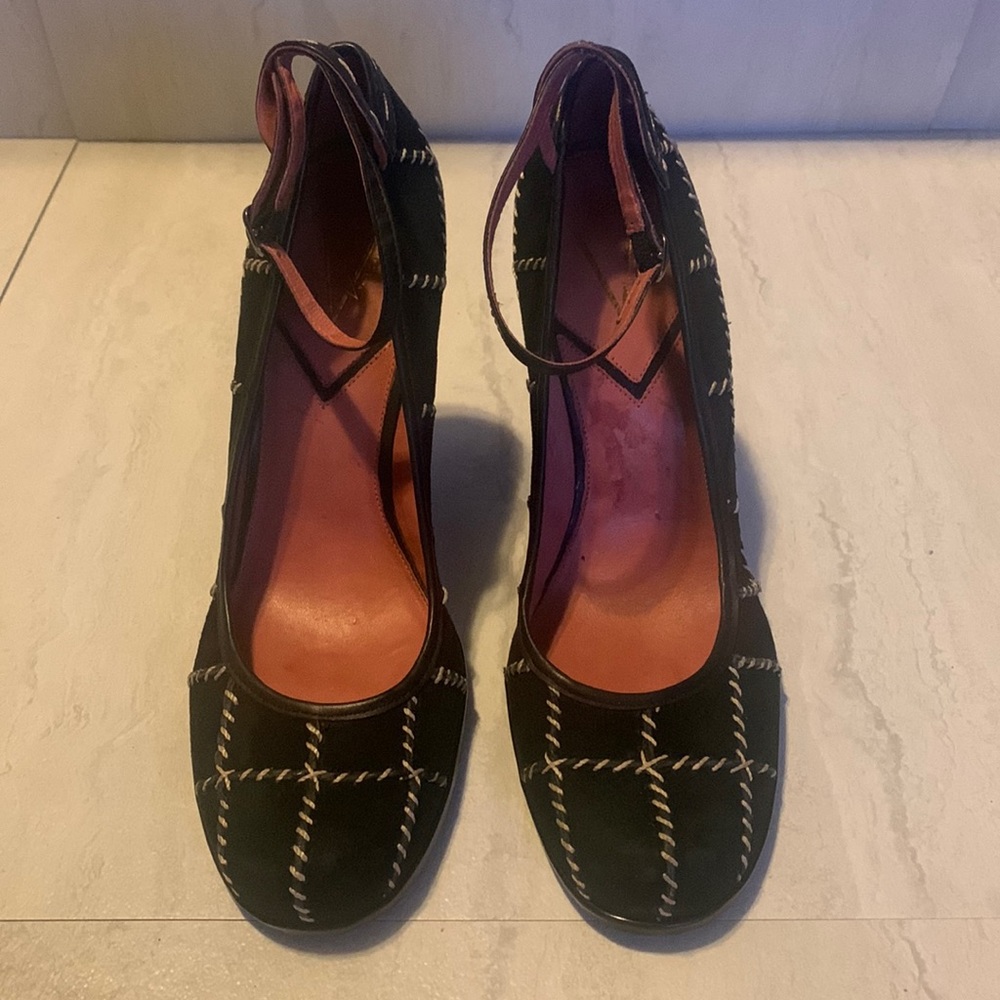 Vince Camuto Black and White Wedges
